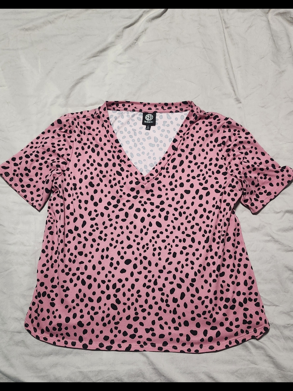 bobeau Pink V-Neck Short Sleeve Top with Black Spot Print